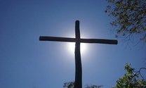 wooden-cross-over-sunlight-1630418